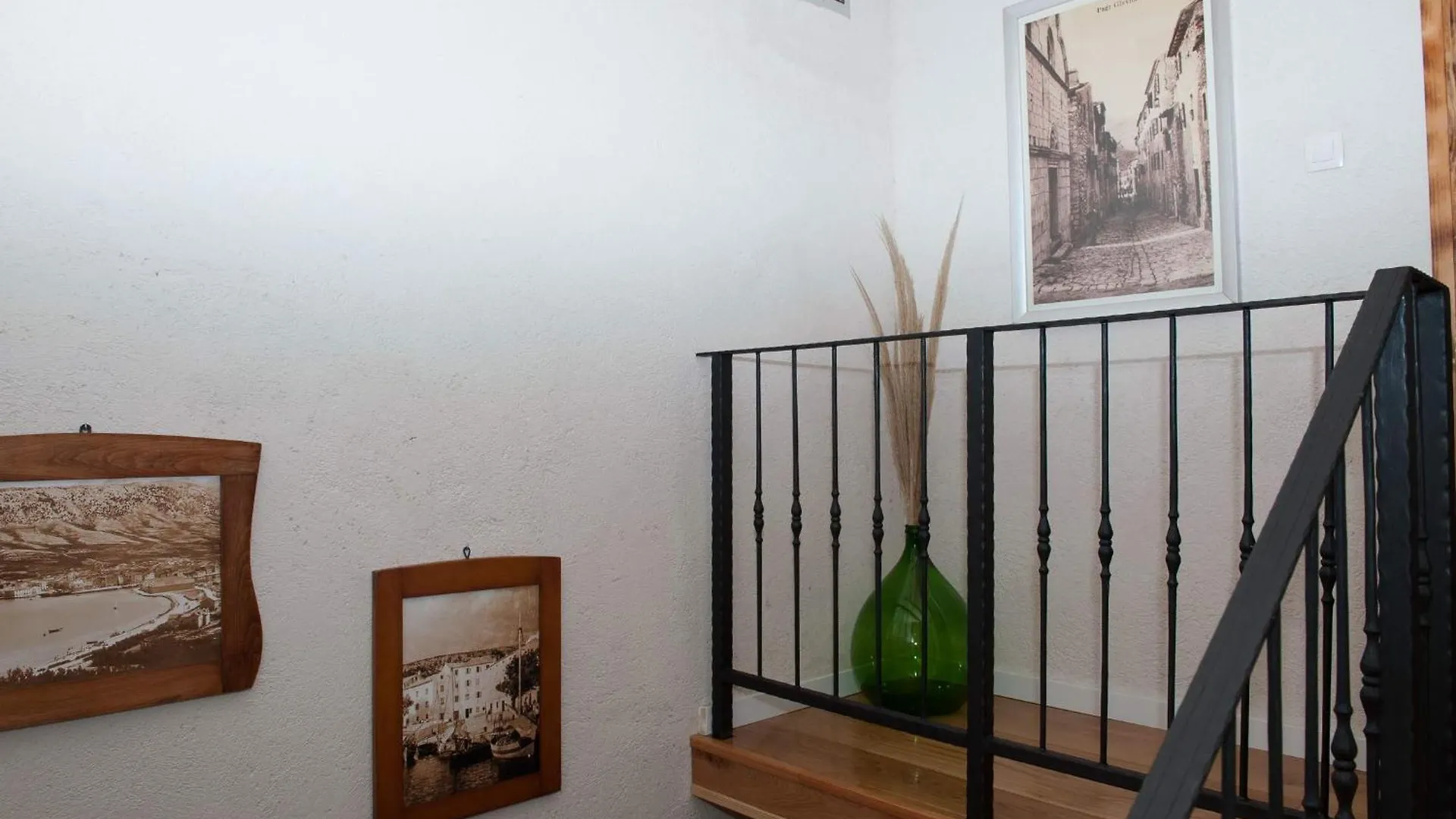 Sobe Bile Bed & Breakfast Pag Town 4*,  Croatia